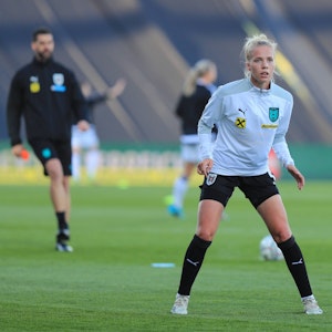 Celina Degen during warm ups for the FIFA WWC 2023 qualifying match Austria v Latvia in Wiener Neustadt Austria Tom Seiss/ SPP Austria v Latvia - FIFA WWC 2023 qualifying - Wiener Neustadt PUBLICATIONxNOTxINxBRA