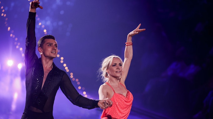 Janin Ullmann und Zsolt Sandor Cseke tanzen in der RTL-Tanzshow „Let's Dance“ am 13. Mai 2022.