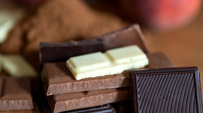 Der Verzehr der Schokolade kann Leberschäden verursachen. Unser Foto zeigt verschiedene Sorten von Schokolade.