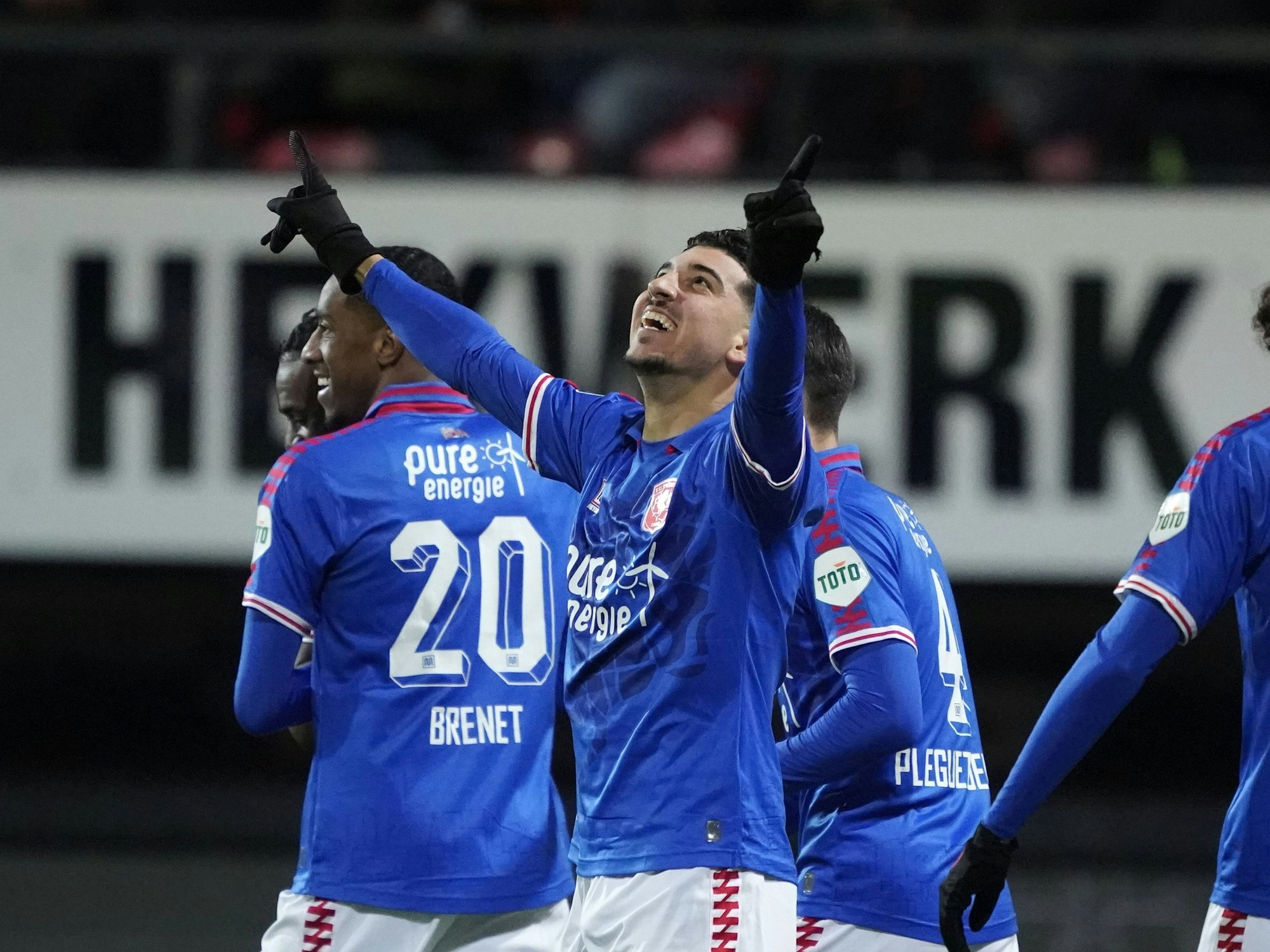 FC-Leihgabe Dimitrios Limnios bejubelt seinen Siegtreffer zum 2:0 im Ligaspiel zwischen NEC Nijmegen und Twente Enschede am 9. April 2022.
