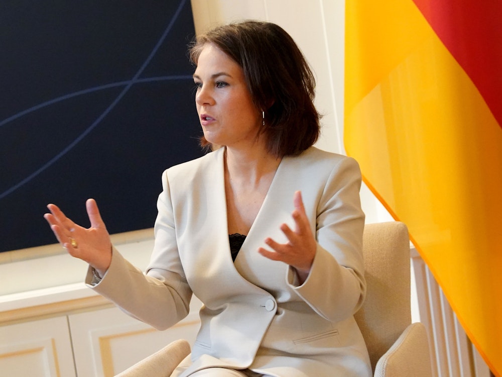 Bundesaußenministerin Annalena Baerbock spricht bei dem Gipfeltreffen am 13. Mai 2022.