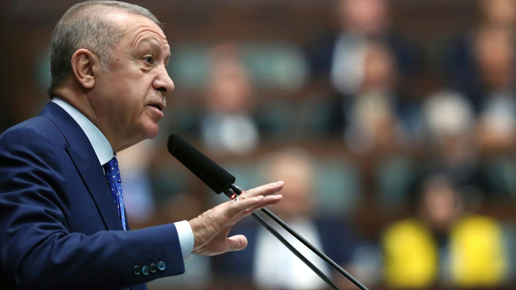 Der türkische Präsident Recep Tayyip Erdogan spricht vor Abgeordneten seiner Regierungspartei in Ankara.