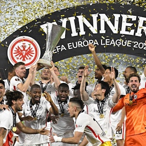 Eintracht Frankfurt feiert den Gewinn der Europa League in Sevilla.