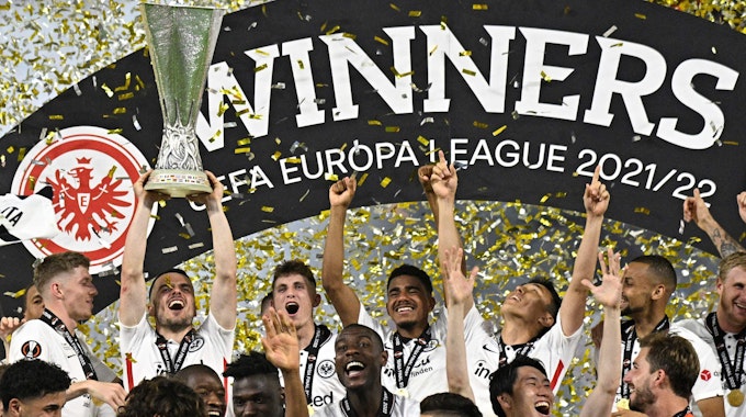 Die Spieler von Eintracht Frankfurt feiern den Sieg der Europa League.