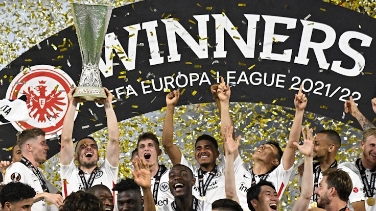 Die Spieler von Eintracht Frankfurt feiern den Sieg der Europa League.