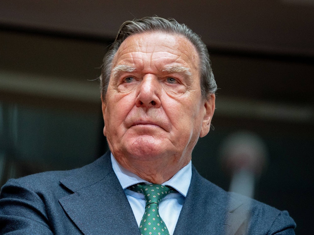 Altkanzler Gerhard Schröder, hier am 1. Juli 2020 im Wirtschaftsausschuss des Bundestags zum Pipeline-Projekt Nord Stream 2, verliert einen Teil seiner Privilegien.