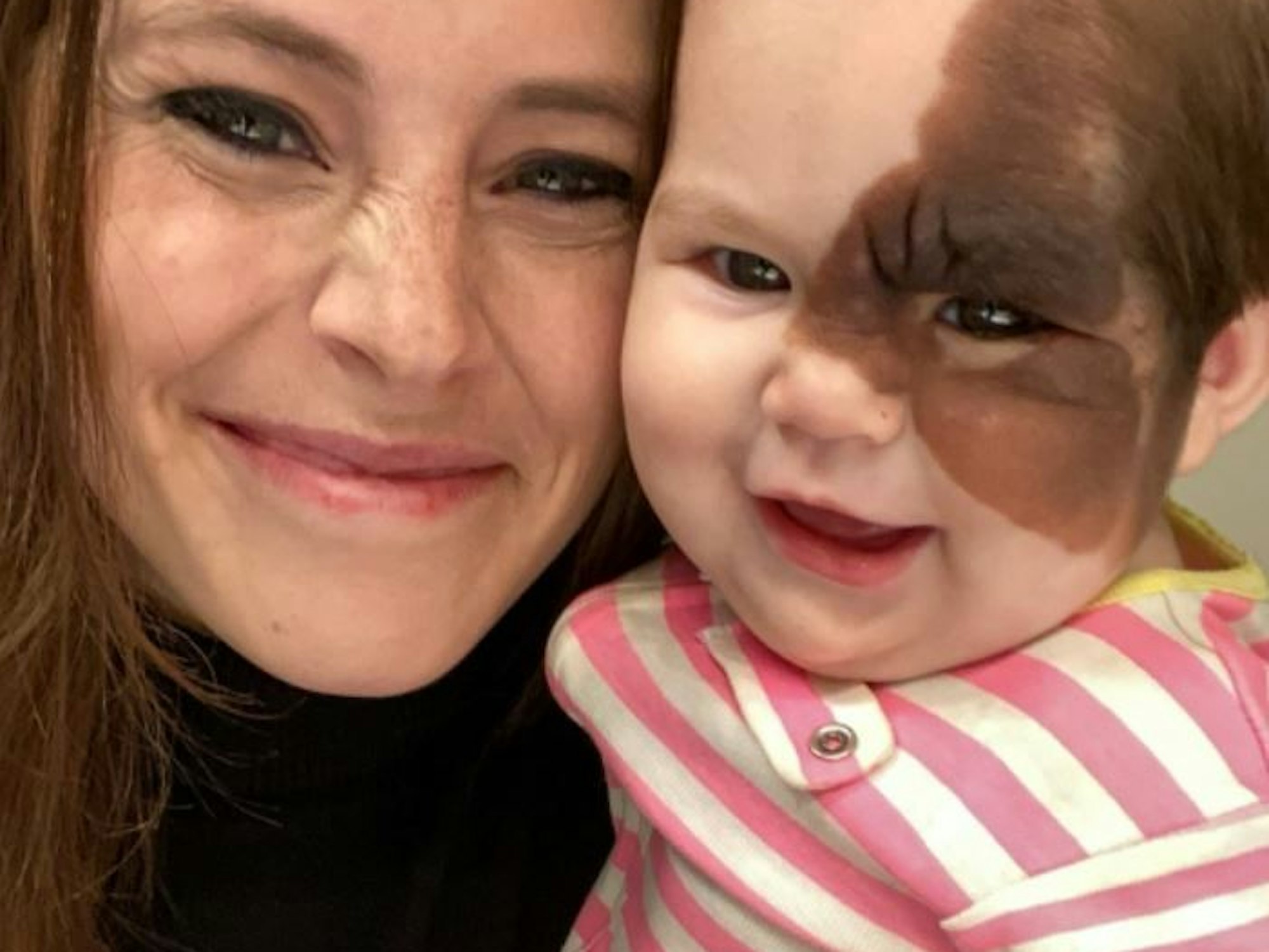 Nicole Hall postet mit ihrer kleinen Tochter Winry am 22. Oktober 2021 bei Instagram ein Foto.
