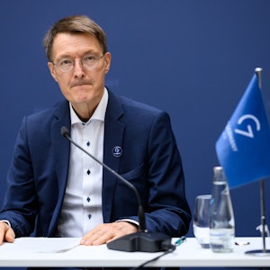 Bundesgesundheitsminister Karl Lauterbach (SPD) äußerte sich am 20. Mai 2022 bei einer Pressekonferenz zum Treffen der Gesundheitsminister und Ministerinnen der G7-Staaten im Roten Rathaus in Berlin.