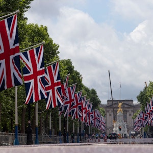 Überall in London sind Flaggen anlässlich des Thronjubiläums der Queen aufgehangen.