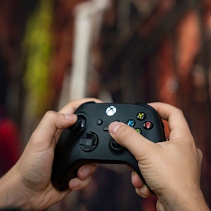 Zum Themendienst-Bericht vom 6. Januar 2022: Wer eine Xbox hat, kann damit bald auch Spiele aus Ubisofts Abo-Dienst Ubisoft+ spielen.