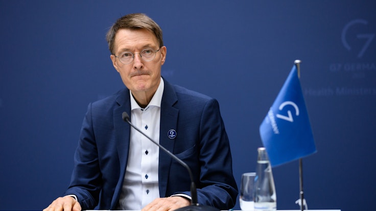 Karl Lauterbach (SPD), Bundesminister für Gesundheit, äußert sich bei einer Pressekonferenz zum Treffen der Gesundheitsminister der G7-Staaten im Roten Rathaus.