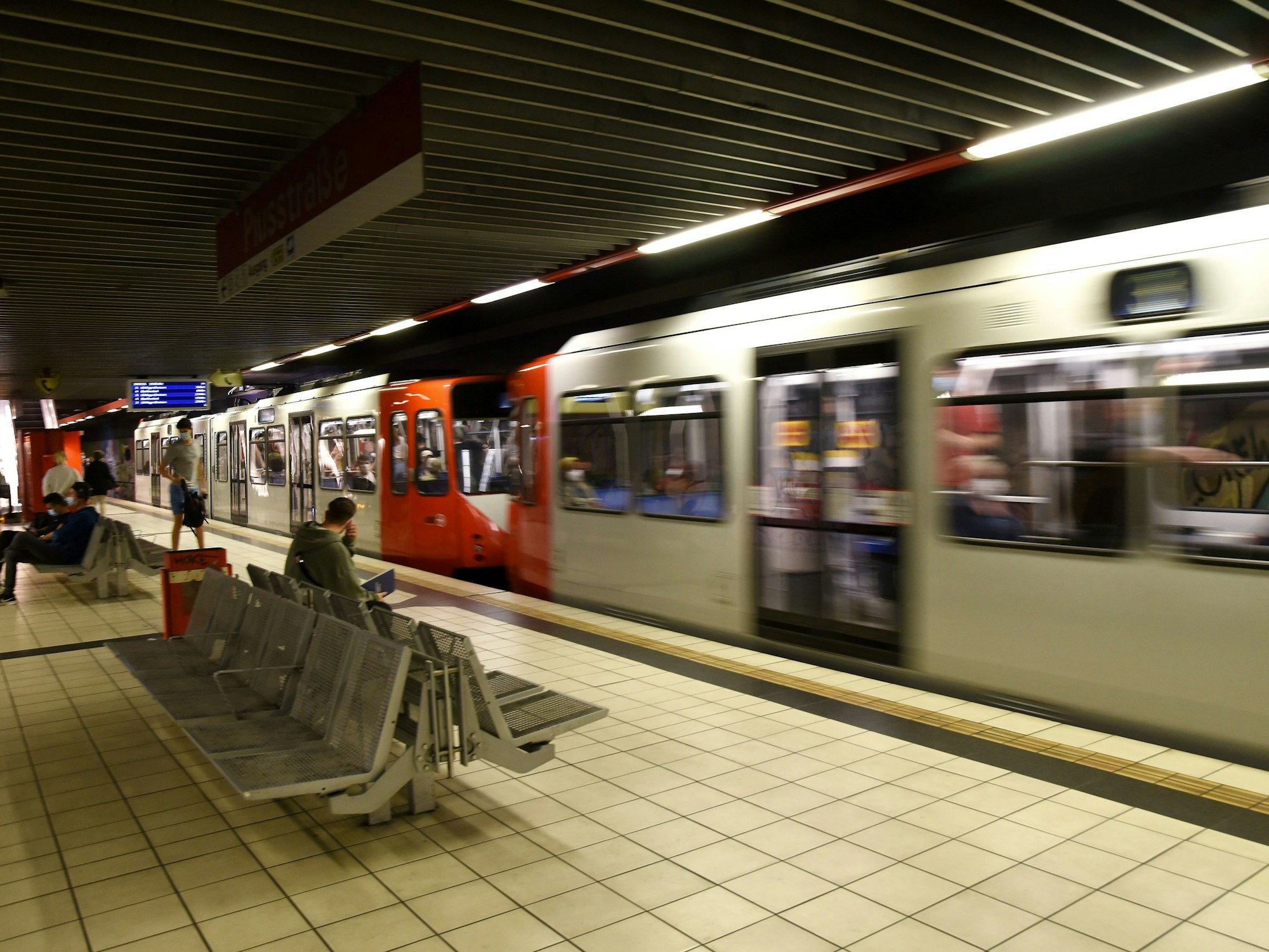Blick auf die U-Bahn Haltestelle Piusstraße in Köln-Ehrenfeld