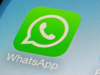Die App WhatsApp auf einem Handy-Display.