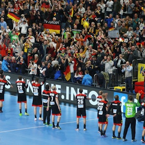 Bei der Handball WM 2019 jubelten die deutschen Fans ihren Siegern zu. Auch dieses Jahr findet die Haupt- und Finalrunde in der Lanxess-Arena statt.