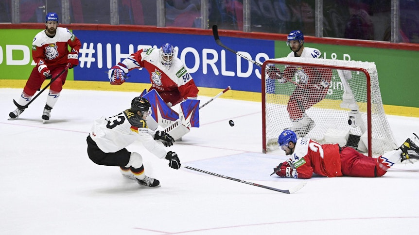 Lukas Reichel vergibt eine Chance im Viertelfinale der Eishockey-WM