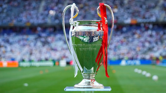 Der Pokal der Champions League am 28. Mai 2022 vor dem Endspiel zwischen Real Madrid und dem FC Liverpool in Paris.