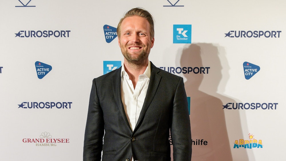 Der ehemalige Beachvolleyballer Julius Brink steht bei der Verleihung des Deutschen Sportjournalisten-Preises 2019 auf dem Roten Teppich des Grand Elysee Hotels. +++ dpa-Bildfunk +++