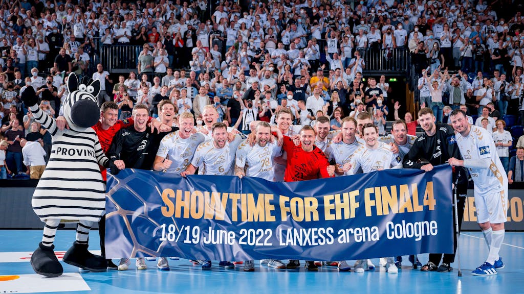 Die Kieler Spieler feiern nach dem Sieg und bejubeln den Einzug in das Final 4.