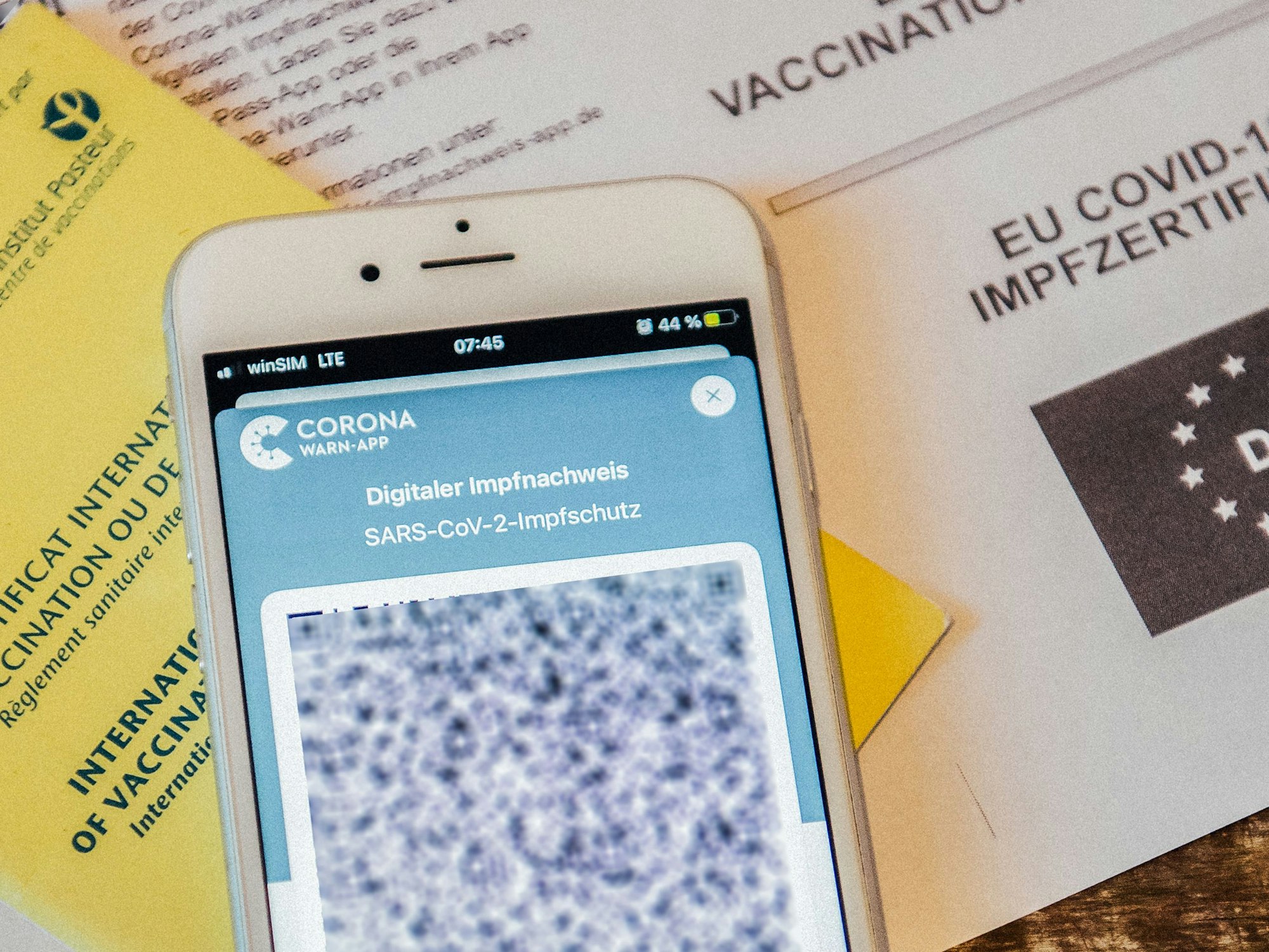 In dieser Corona-Warn-App ist das EU-Covid-19 Impfzertifikat erfolgreich eingescannt worden. Das Bild ist am 14. Juni 2022 entstanden.