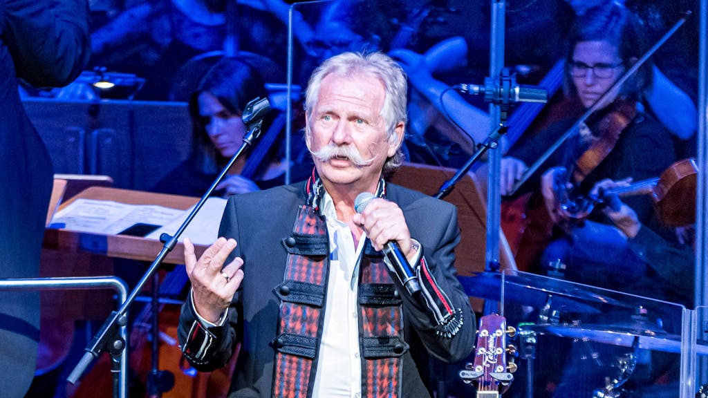 Henning Krautmacher mit den Höhnern auf der Bühne.
