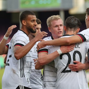 Deutscher Jubel beim Sieg gegen Ungarn (U21) im Stadion an der Bremer Brücke.