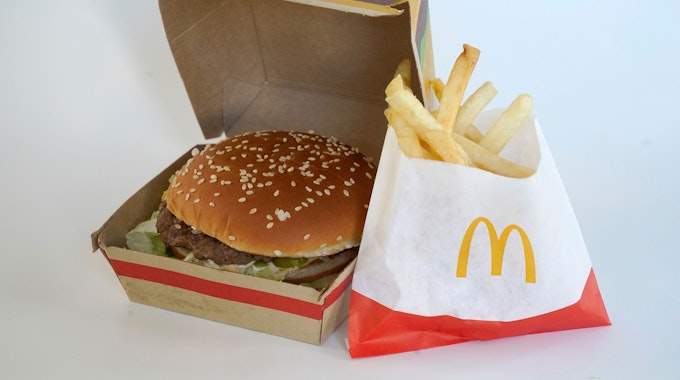 Eine McDonald's-Bestellung sorgt in den USA derzeit für einen Skandal. Unser Foto zeigt ein McDonald's-Menü aus den USA im April 2022.
