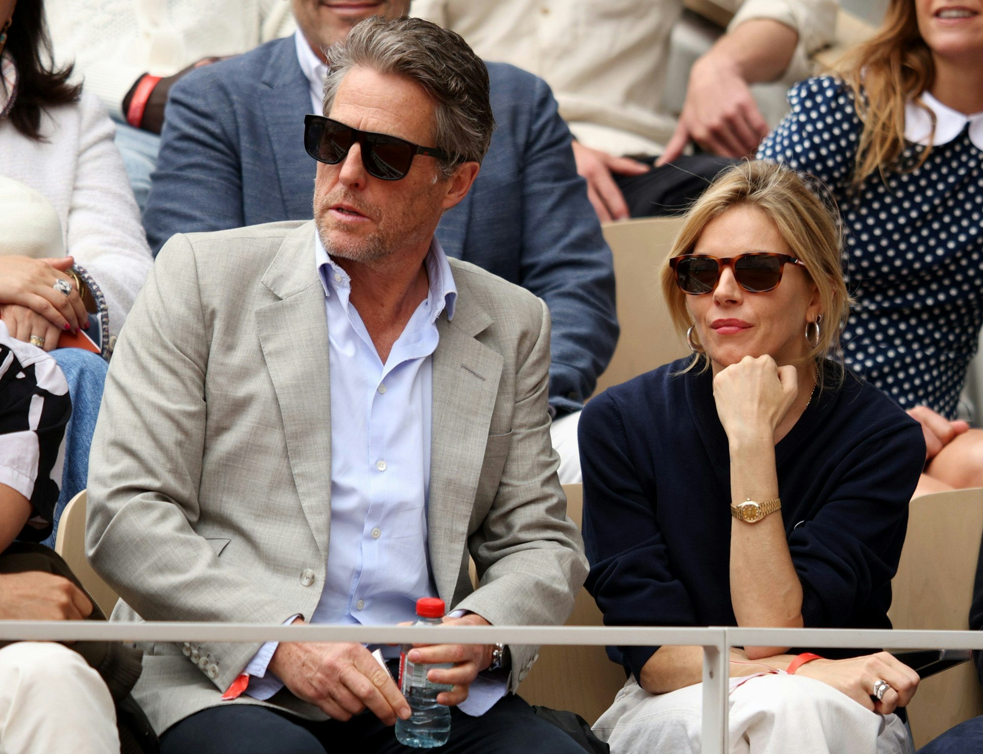 Hugh Grant und Sienna Miller im Stadion Roland Garros.