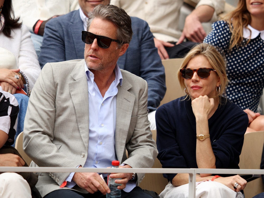Hugh Grant und Sienna Miller im Stadion Roland Garros.