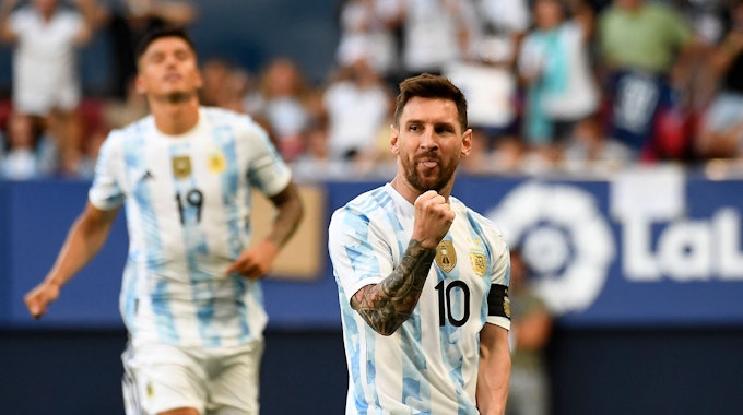 Lionel Messi ballt die Faust beim Jubel.