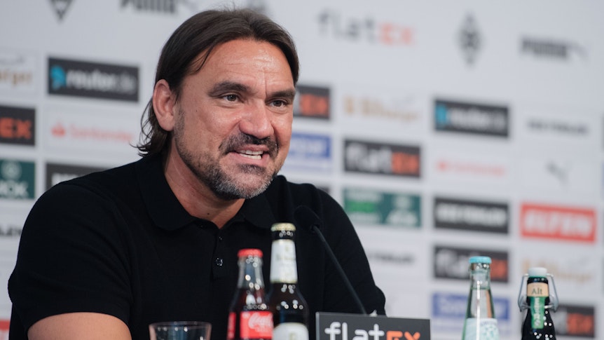 Daniel Farke ist Cheftrainer von Bundesligist Borussia Mönchengladbach. Am 5. Juni 2022 wurde der 45-Jährige auf einer Pressekonferenz im Borussia-Park vorgestellt.