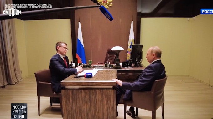 Der russische Präsident Wladimir Putin gibt am 5. Juni ein Interview mit dem Staatssender „Rossija 1“.
