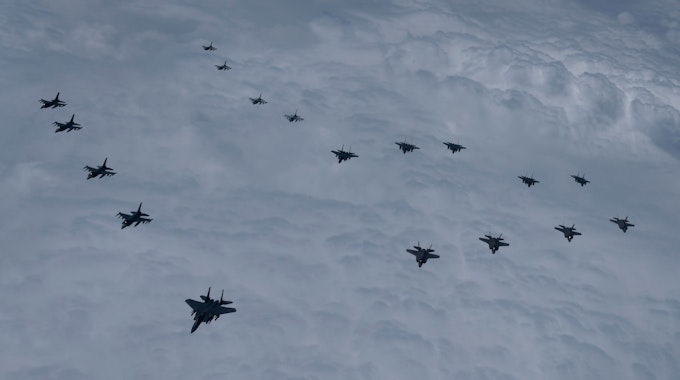Auf diesem Foto, das vom südkoreanischen Verteidigungsministerium zur Verfügung gestellt wurde, fliegen Kampfjets der US- und südkoreanischen Luftwaffe während eines gemeinsamen Manövers. Es ist eine Reaktion auf die Provokation Nordkoreas.