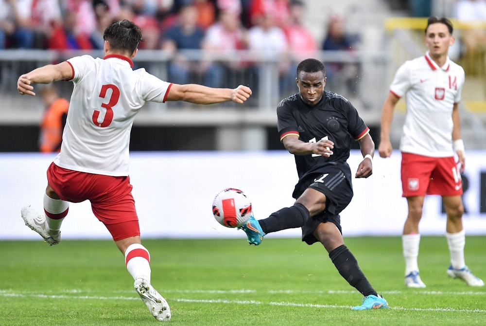 Youssoufa Moukoko spielt für Deutschlands U21 gegen Polen.