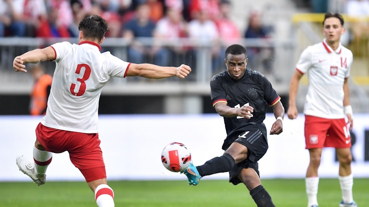 Youssoufa Moukoko spielt für Deutschlands U21 gegen Polen.