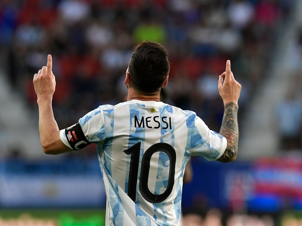 Lionel Messi jubelt im Trikot der argentinischen Nationalmannschaft