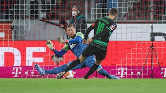 Timo Horn spielt mit dem 1. FC Köln gegen Branimir Hrgota und Greuther Fürth.