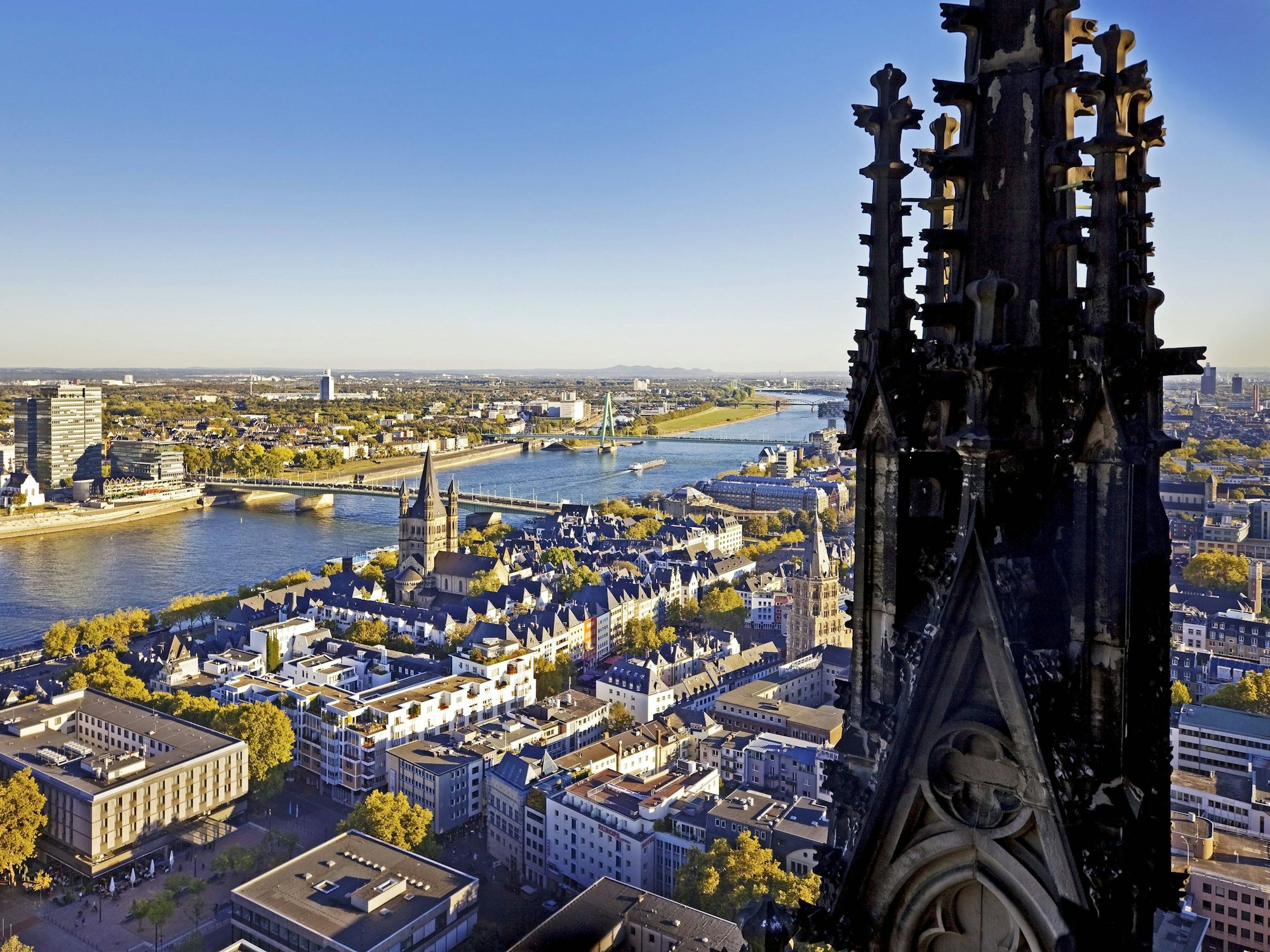 Blick von der Aussichtsplattform des Kölner Doms.