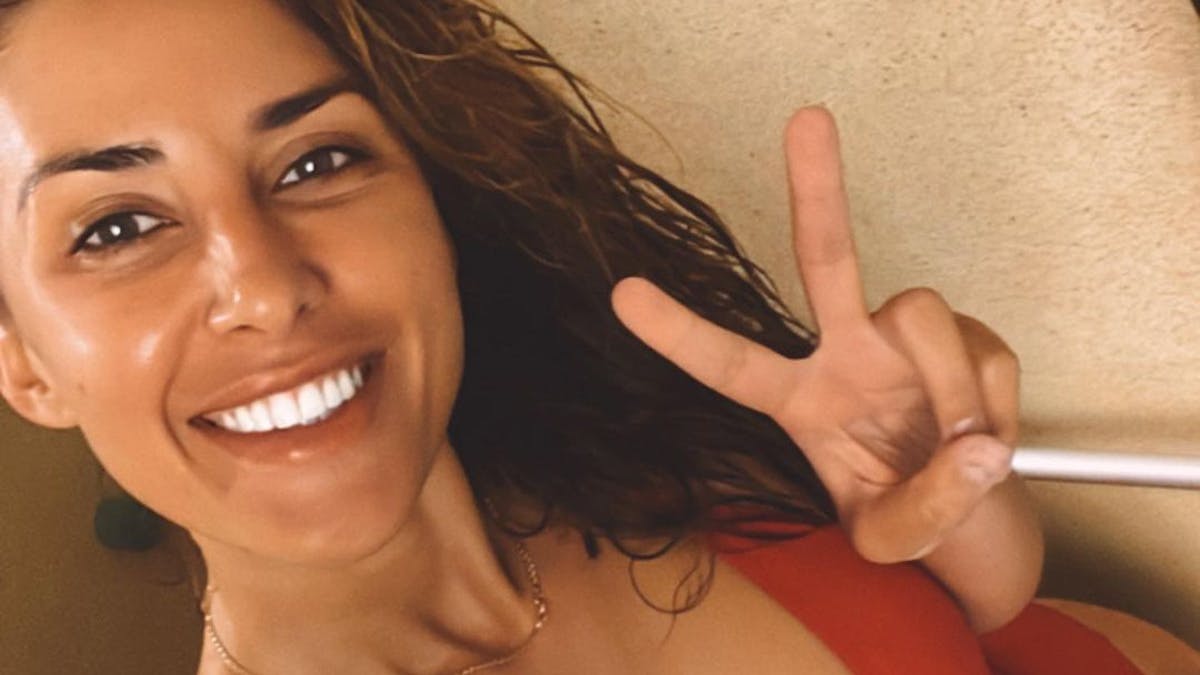 Jana Azizi, hier im Juni 2022 auf einem Instagram-Selfie, hat sich auf Wasserski getraut.
