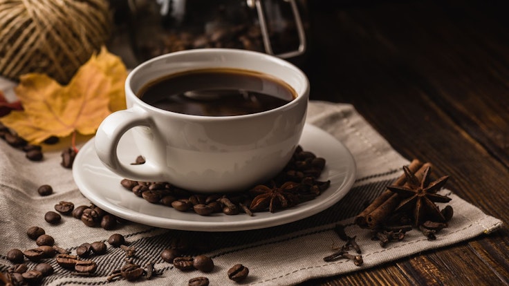 Ein Kaffee von Aldi Nord wurde zurückgerufen. Das Symbolbild zeigt eine Tasse mit schwarzem Kaffee und steht nicht in Zusammenhang mit dem Rückruf.