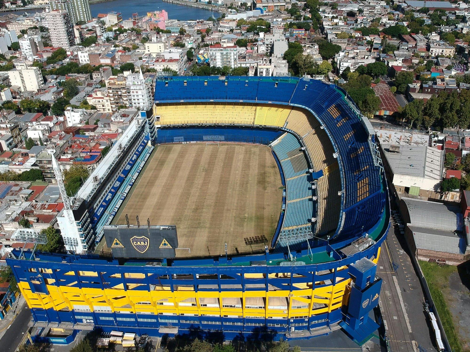 Das Stadion La Bombonera mitten in der argentinischen Metropole Buenos Aires.