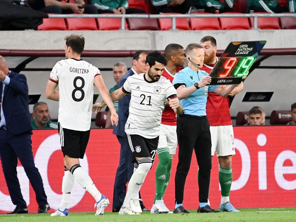 Deutschlands Nationalspieler Ilkay Gündogan wird im Nations-League-Spiel in Ungarn eingewechselt.