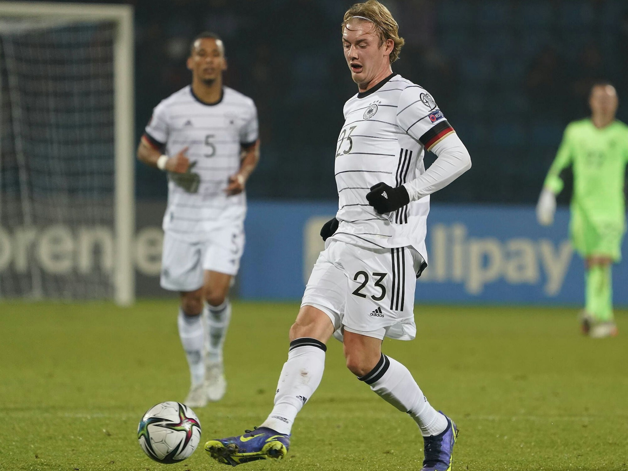 Deutschlands NationalspielerJulian Brandt im Nations-League-Spiel in Ungarn.