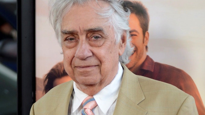 epa03267672 US actor Philip Baker Hall arrives for the People Like Us premiere as part of the LA Film Festival sponsored by Film Independent, in Los Angeles, California, USA, 15 June 2012. EPA/MICHAEL NELSON ++ +++ dpa-Bildfunk +++