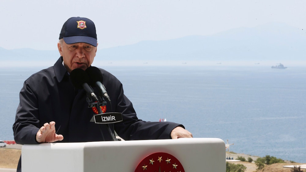 Auf diesem vom türkischen Präsidialamt am 9. Juni zur Verfügung gestellten Foto spricht Recep Tayyip Erdogan, Staatspräsident der Türkei, am letzten Tag der Militärübungen, die in Seferihisar in der Nähe von Izmir an der türkischen Ägäisküste stattfanden.