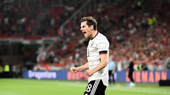 DFB-Nationalspieler Jonas Hofmann, der bei Borussia Mönchengladbach unter Vertrag steht, bejubelt am 11. Juni 2022 in der UEFA Nations League seinen Treffer im Duell gegen Ungarn. Hofmann ballt die Fäuste und schreit seine Freude heraus.