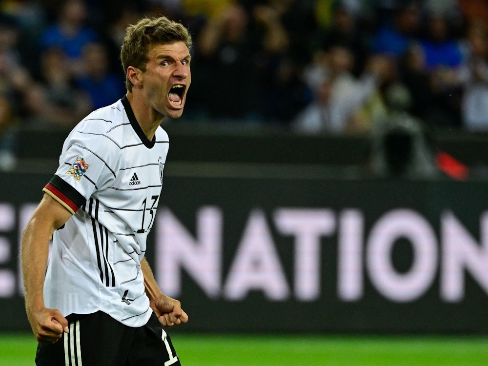 Thomas Müller bejubelt seinen Treffer gegen Italien.