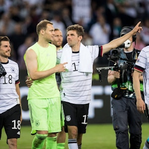 Die deutsche Nationalmannschaft bedankt sich bei den Fans für die Unterstützung.