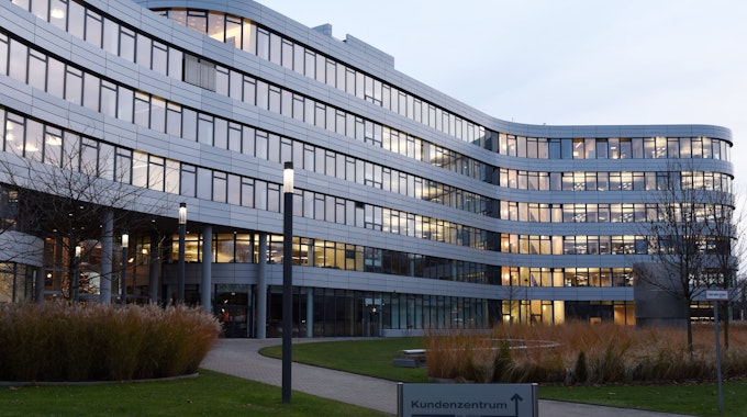 Zentrale der Rhein-Energie am Parkgürtel in Köln-Ehrenfeld.