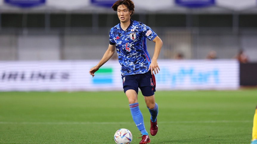 Ko Itakura, hier bei einem Länderspiel mit der japanischen Nationalmannschaft gegen Ghana am 10 Juni 2022, soll bei Borussia Mönchengladbach im Gespräch sein.
