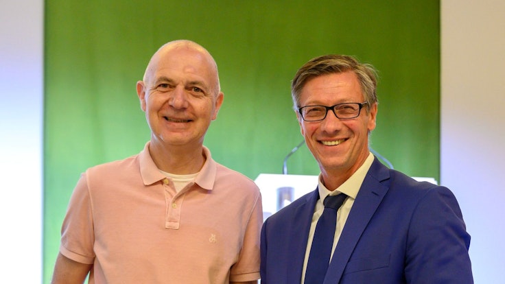 DFB Präsident Bernd Neundorf (l.) gemeinsam mit dem neuen FVM-Präsident Dr. Christos Katzidis, hier am 18. Juni 2022.